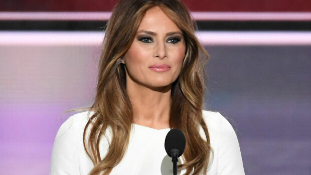 Melania Trump alastonkuvissa: sängyssä toisen naisen kanssa – kuvat! Melania Trump