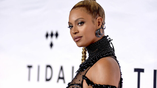 Vieläkö muistat tämän: Beyoncé paljasti ensiraskautensa yllättävällä tavalla - video! Beyoncé Knowles punaisella matolla