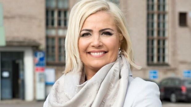 Kaisa Liskin hiusmuodonmuutos: uusi väri ja pituus! Kaisa Liski Seiskan kuvattavana.