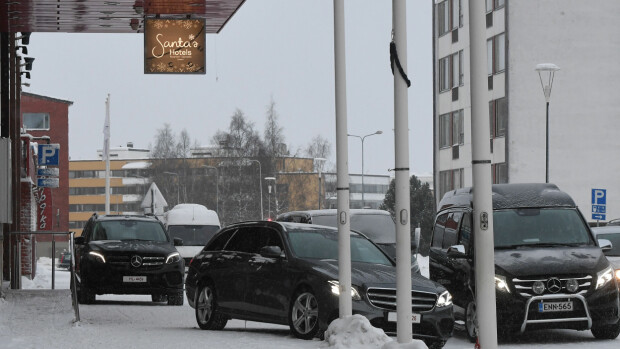 Häkkisten häähuuma nousee Rovaniemellä: huipputiukat turvatoimet - katso! Mikan ja Marketa Häkkisen häät