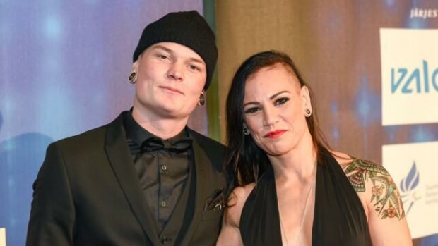 Eva Wahlströmin Supertähdet-yllätys: puoliso lähti mukaan - kuva! Niklas Räsänen ja Eva Wahlström