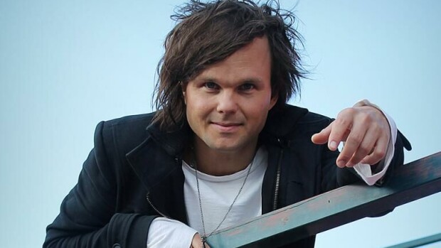 Löysikö Rasmus-Lauri jo uuden? Shoppaili brunetin seurassa – kuvat! Lauri Ylönen