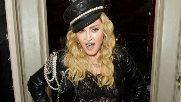Madonnan ja nuoren mallirakkaan suhde syvenee – yhteisellä perhelomalla! Madonna