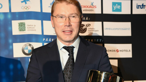 Mika Häkkinen jouluostoksilla Kouvolassa – asuvalinnasta ei rentoutta puuttunut - kuva! Mika Häkkinen