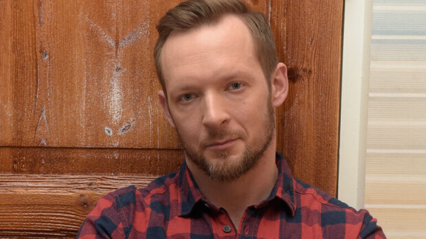 Salkkareiden Jarkko Nyman pitää majaa Lauttasaaressa - komeat tulot! Jarkko Nyman rokkaa vapaa-ajallaan Patela-yhtyeessä.