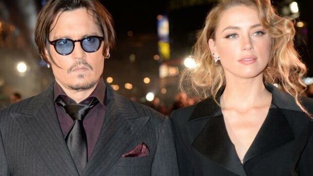Johnny Deppin ja Amber Heardin eroprosessi ei lopu koskaan: 6 miljoonan erorahat pannassa! Johnny Depp ja Amber Heard yössä.