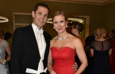 Sinuhe Wallinheimon Kaisa-vaimo Linna-koruistaan: Kalleinta mitä olen ylläni pitänyt!