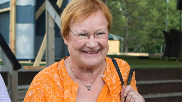 Tarja Halonen taidekurssilla: kuljettaja kuskasi – kuva! Tarja Halonen taidekurssilla: kuljettaja kuskasi – kuva!