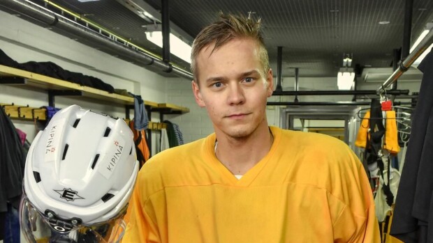 Salkkari-tähti Petteri Paavola julkisuuden varjopuolista: Jouduin jättämään lätkäjoukkueeni! Salkkari-tähti Petteri Paavola julkisuuden varjopuolista: Jouduin jättämään lätkäjoukkueeni!