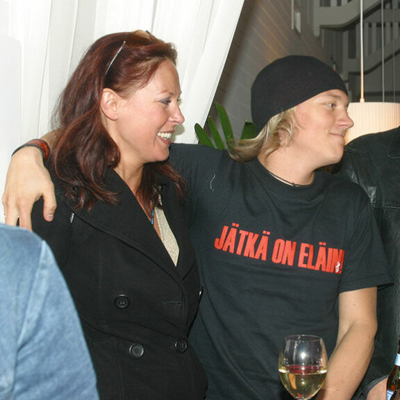 Roope Salminen teki laulun syöksykierteeseen joutuneelle äidilleen: Vaikea aihe minulle!