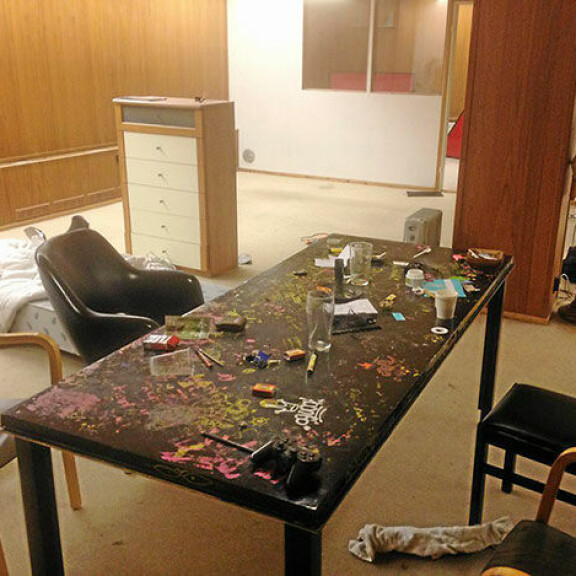 Yök, mikä vessanpönttö - kaikki kuvat räppäri Junon vuokra-asuntoläävästä!