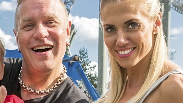 Häh, ovatko Tauski ja ex-vaimo Henna Peltonen taas yhdessä? Kiihkeitä suudelmia! Häh, ovatko Tauski ja ex-vaimo Henna Peltonen taas yhdessä? Kiihkeitä suudelmia!