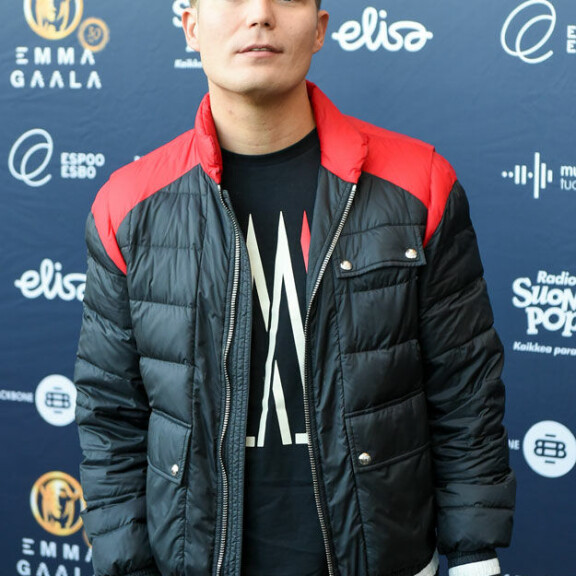 Äiti paljastaa kohukirjassa: Cheek peri isältään sitoutumiskammon!