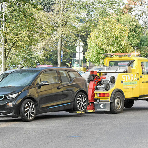 Tuomas Enbuske hylkäsi Bemarinsa: huonosti kävi - kuvat!