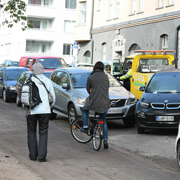 Tuomas Enbuske hylkäsi Bemarinsa: huonosti kävi - kuvat!