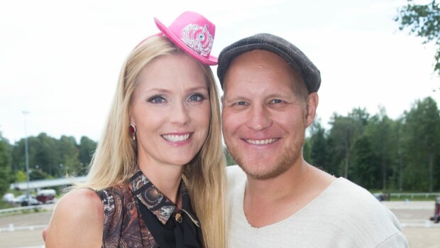 Kalle ja Riina-Maija Palanderin Viron-bisnes on raskasta: Emme näe toisiamme päivisin! Kalle ja Riina-Maija Palanderin Viron-bisnes on raskasta: Emme näe toisiamme päivisin!