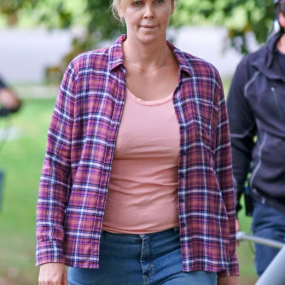 Oho, mikä muutos roolin vuoksi - tunnistaisitko Charlize Theronia?
