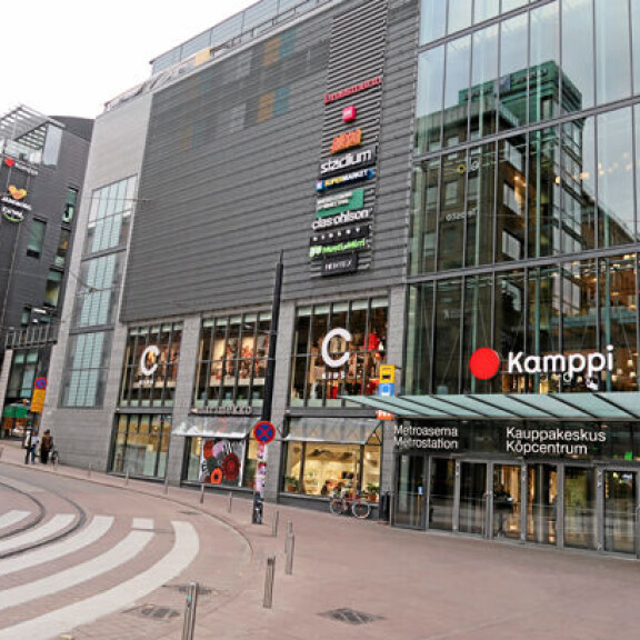 Tuomas Enbuske muutti vanhempiensa asuntoon – ei kotiintuloaikoja!