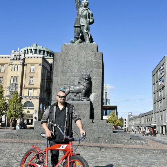 Vesku Jokinen muistelee Klamydian kosteita vuosia: Keikoille lähetettiin litroittain pontikkaa!