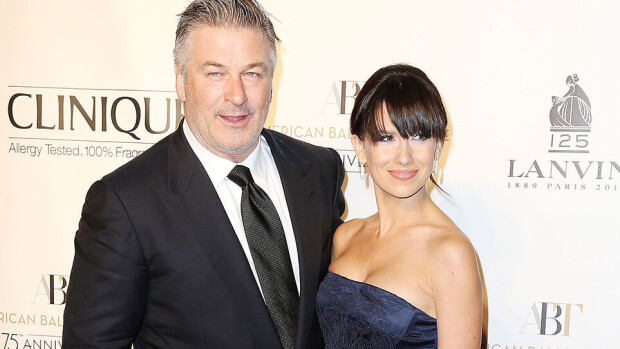 Alec Baldwinin Hilaria-vaimo poseeraa vain 24 tuntia synnytyksen jälkeen: Tältä tavallinen vartalo näyttää! Alec Baldwinin Hilaria-vaimo poseeraa vain 24 tuntia synnytyksen jälkeen: Tältä tavallinen vartalo näyttää!