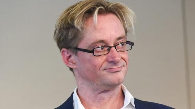 Tässä on Mikael Jungnerin uusi sporttinen avoauto - kuva punaisesta paholaisesta! Tässä on Mikael Jungnerin uusi sporttinen avoauto - kuva punaisesta paholaisesta!