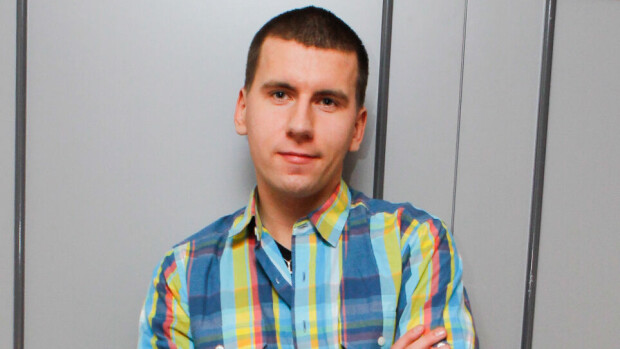 Poliitikko Sebastian Tynkkynen juhli homobaarissa: tanssi miehen kanssa! Poliitikko Sebastian Tynkkynen juhli homobaarissa: tanssi miehen kanssa!