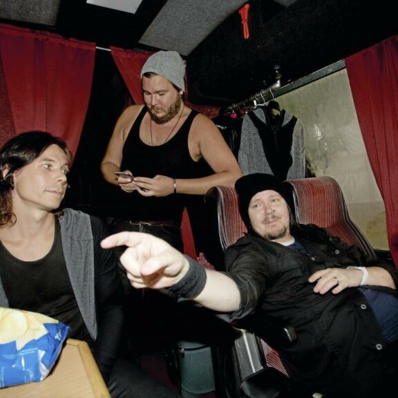 Seiska vieraili Happoradion keikkabussissa: enää ei läträtä tiukalla viinalla!