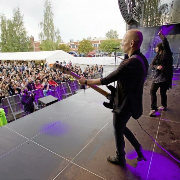 Seiska vieraili Happoradion keikkabussissa: enää ei läträtä tiukalla viinalla!