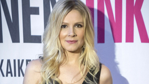 Pamela Tolalle jättikorvaukset hometaloriidasta! Pamela Tolalle jättikorvaukset hometaloriidasta!