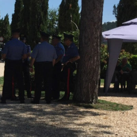 Kimi ja Minttu naimisiin: Poliisijoukko saapui hääpaikalle!