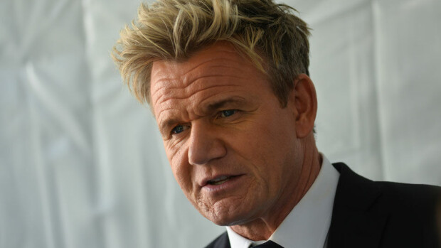 Gordon Ramsay kävi kauneusoperaatiossa: Maskeeraaja kysyi, olinko lapsena auto-onnettomuudessa! Gordon Ramsay kävi kauneusoperaatiossa: Maskeeraaja kysyi, olinko lapsena auto-onnettomuudessa!