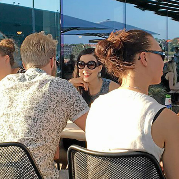 Jenni Vartiainen drinkillä Elias-rakkaan kanssa - kuva!