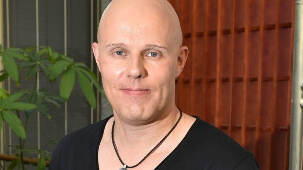Aki Linnanahde muuttaa kivilinnaan Vantaalle - myy vanhaa taloaan! Kuvat! Aki Linnanahde muuttaa kivilinnaan Vantaalle - myy vanhaa taloaan! Kuvat!