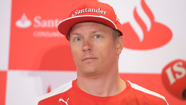 Kimi Räikkönen halaili vierasta naista - kuva! Kimi Räikkönen halaili vierasta naista - kuva!