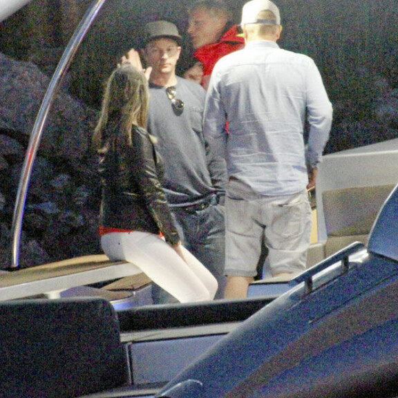 Kimi Räikkönen halaili vierasta naista - kuva!