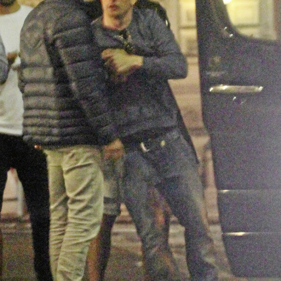 Kimi Räikkönen viihtyi polttareissaan karaokebaarissa - tsekkaa kuvat!