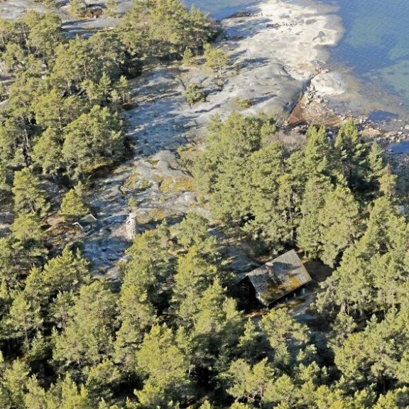 Esko Salmisen ja Aino Sepon mökki sijaitsee keskellä idylliä – kuvat piilopirtistä!