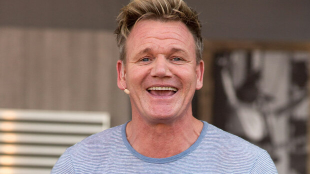 Mitä ihmettä? Gordon Ramsay löysi erikoisen grillaustavan: 'Seksikkäin uuni ikinä'