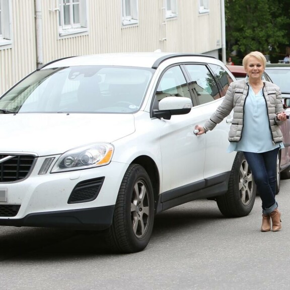 Tällä autolla legendaarinen Katri Helena kurvailee - kuva!