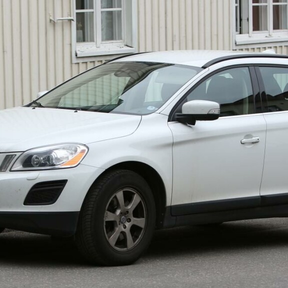 Tällä autolla legendaarinen Katri Helena kurvailee - kuva!