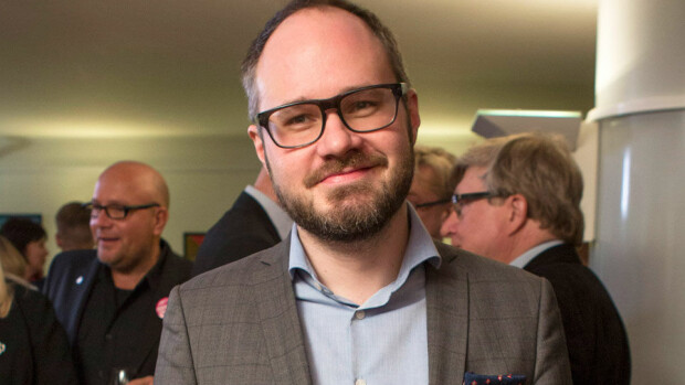 Tuomas Enbuskella uusi rakas: avointa kuhertelua festareilla! Tuomas Enbuskella uusi rakas: avointa kuhertelua festareilla!