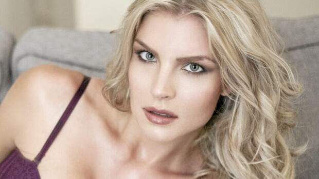 Pia Lamberg pakeni Suomeen: raju ero! Pia Lamberg pakeni Suomeen: raju ero!