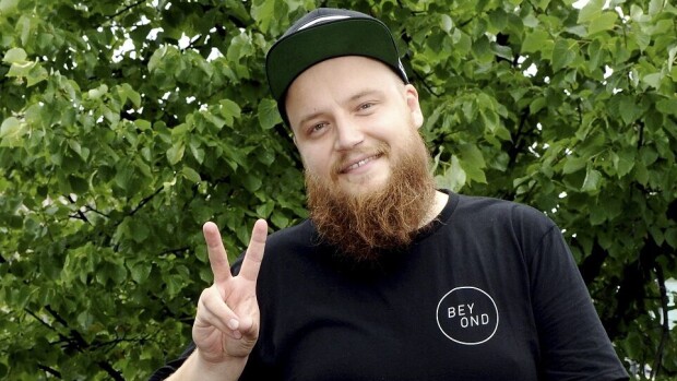 Laulaja Kasmir iski nuoren mallin! Laulaja Kasmir iski nuoren mallin!