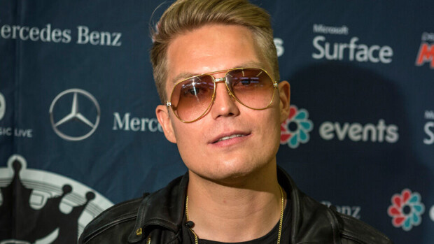 Junon avioliiton rikkoneella seksipommilla salasuhde Cheekin kanssa! Junon avioliiton rikkoneella seksipommilla salasuhde Cheekin kanssa!