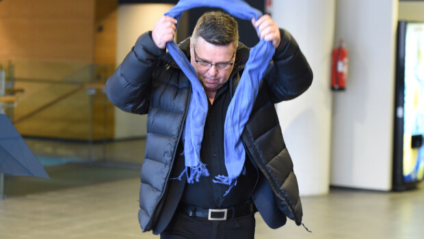 Näin KRP salakuljetti prostituoitu-Saaran Aarnion oikeudenkäyntiin - kuvat! Näin KRP salakuljetti prostituoitu-Saaran Aarnion oikeudenkäyntiin - kuvat!