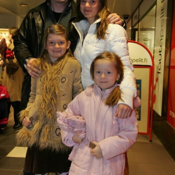 Salkkari-kaunottaren isä on tv:stä tuttu muusikko – perhepotretti 10 vuoden takaa!