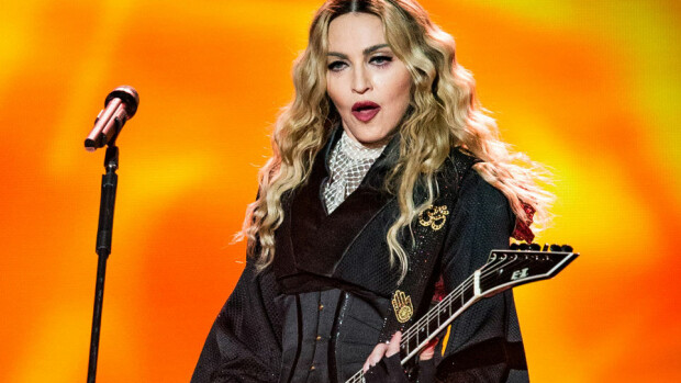 Madonna lensi Lontooseen – pojalta hyytävä vastaanotto! Madonna lensi Lontooseen – pojalta hyytävä vastaanotto!