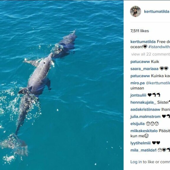 Salkkari-kaunotar poseeraa bikineissä: Paras päivä ikinä!