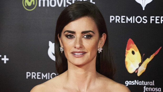 Vau, Penélope Cruz paljasti pintaa espanjalaisessa elokuvagaalassa - kuvat! Vau, Penélope Cruz paljasti pintaa espanjalaisessa elokuvagaalassa - kuvat!