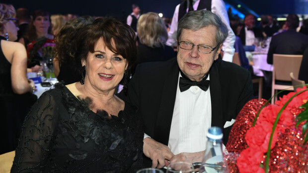Göran ja Pirkko ujostelivat punaisella matolla - lämpenivät illallispöydässä! Kuva! Göran ja Pirkko ujostelivat punaisella matolla - lämpenivät illallispöydässä! Kuva!